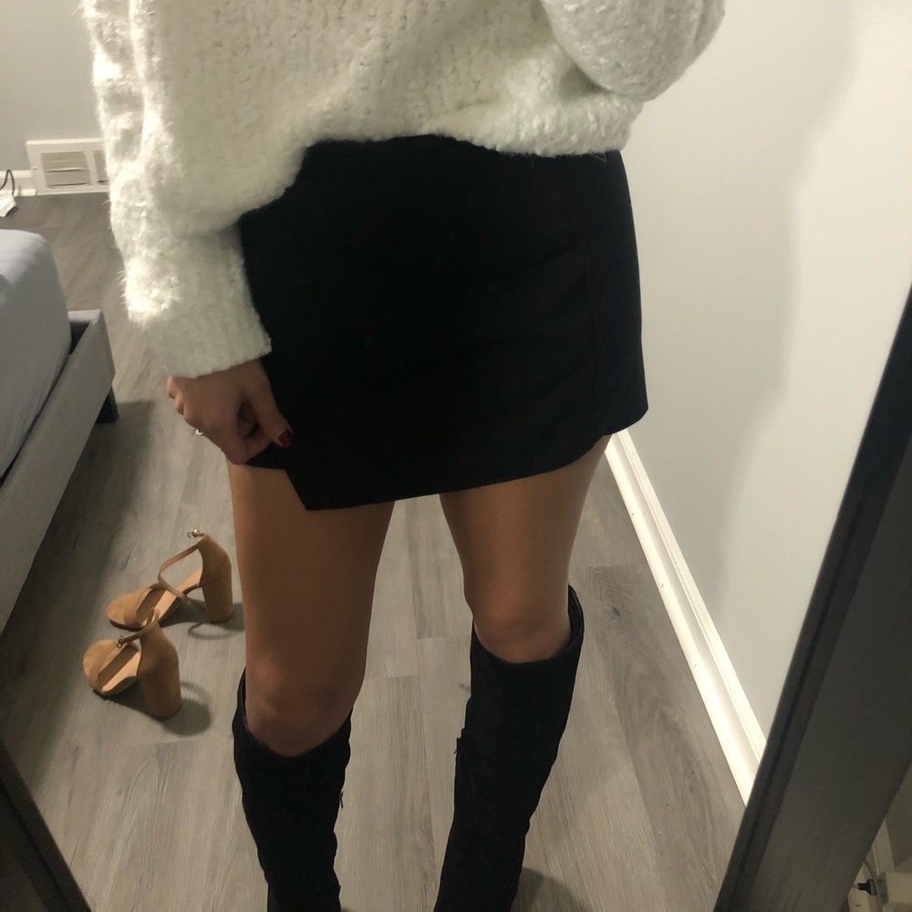Express black skort
